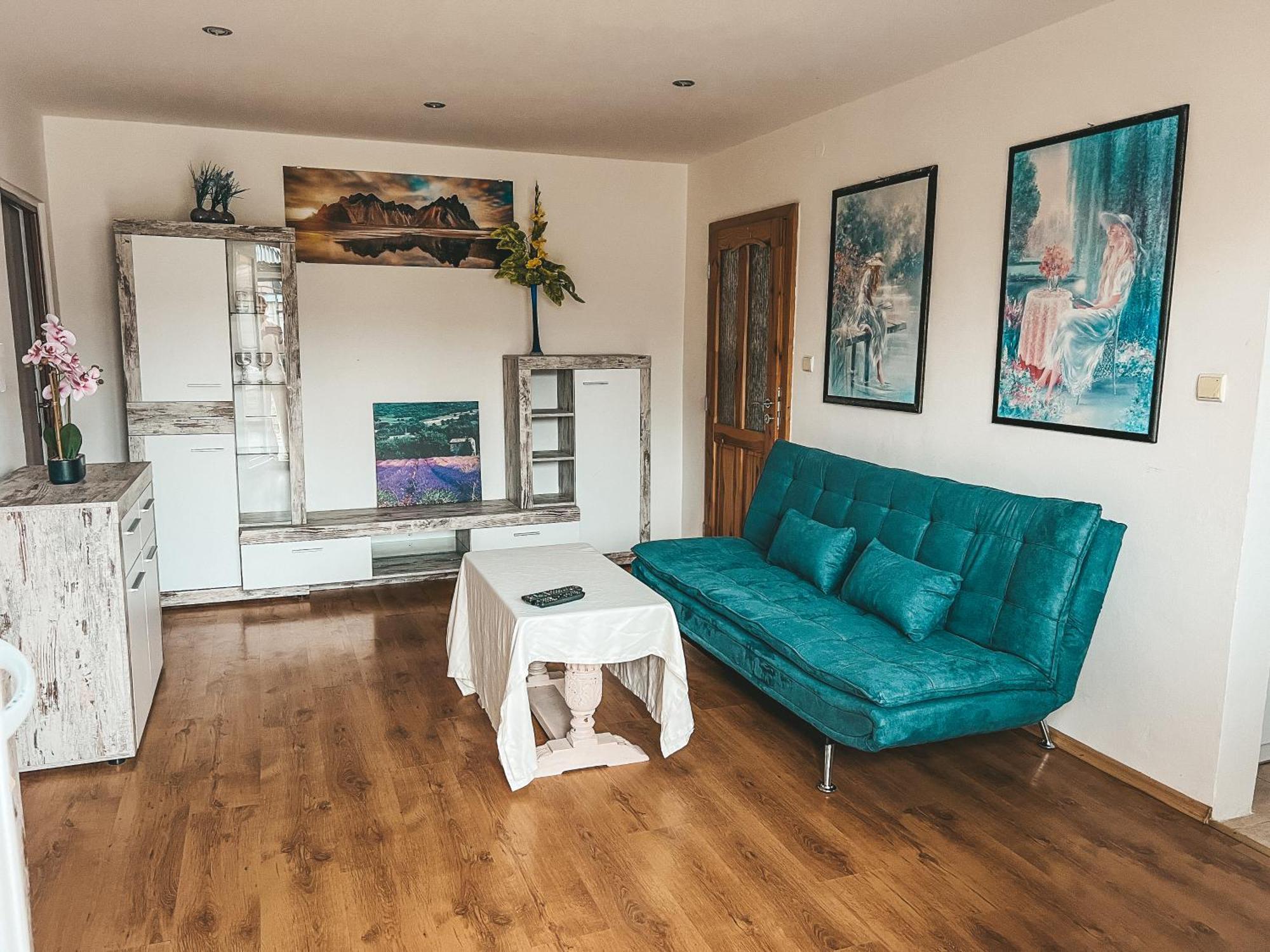 3 Bedroom Apartment In The Part Of The City Банска-Бистрица Экстерьер фото